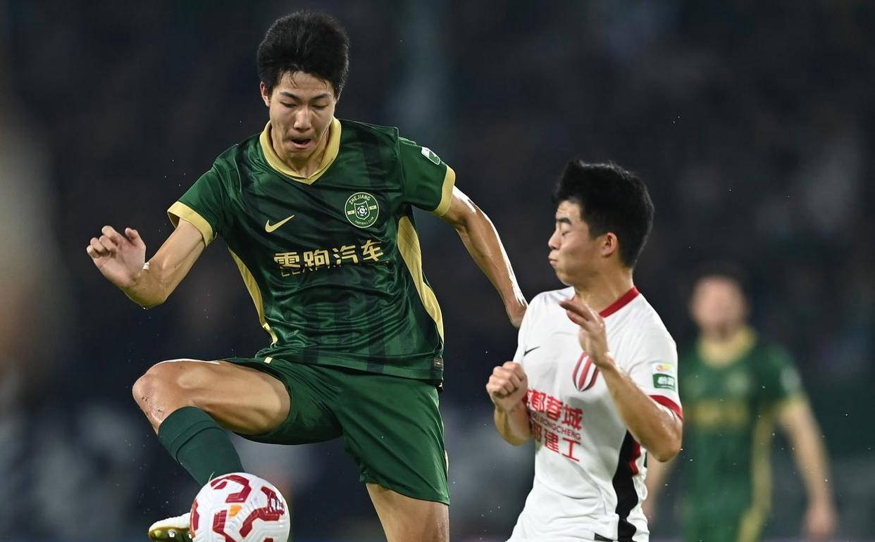 稳健地领导, text, 这场比赛中 稳健地领导, text, 这场比赛中