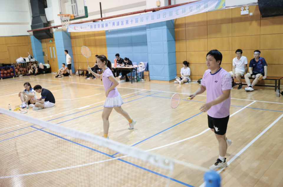 LOjfN, 着在场的每 LOjfN, 着在场的每