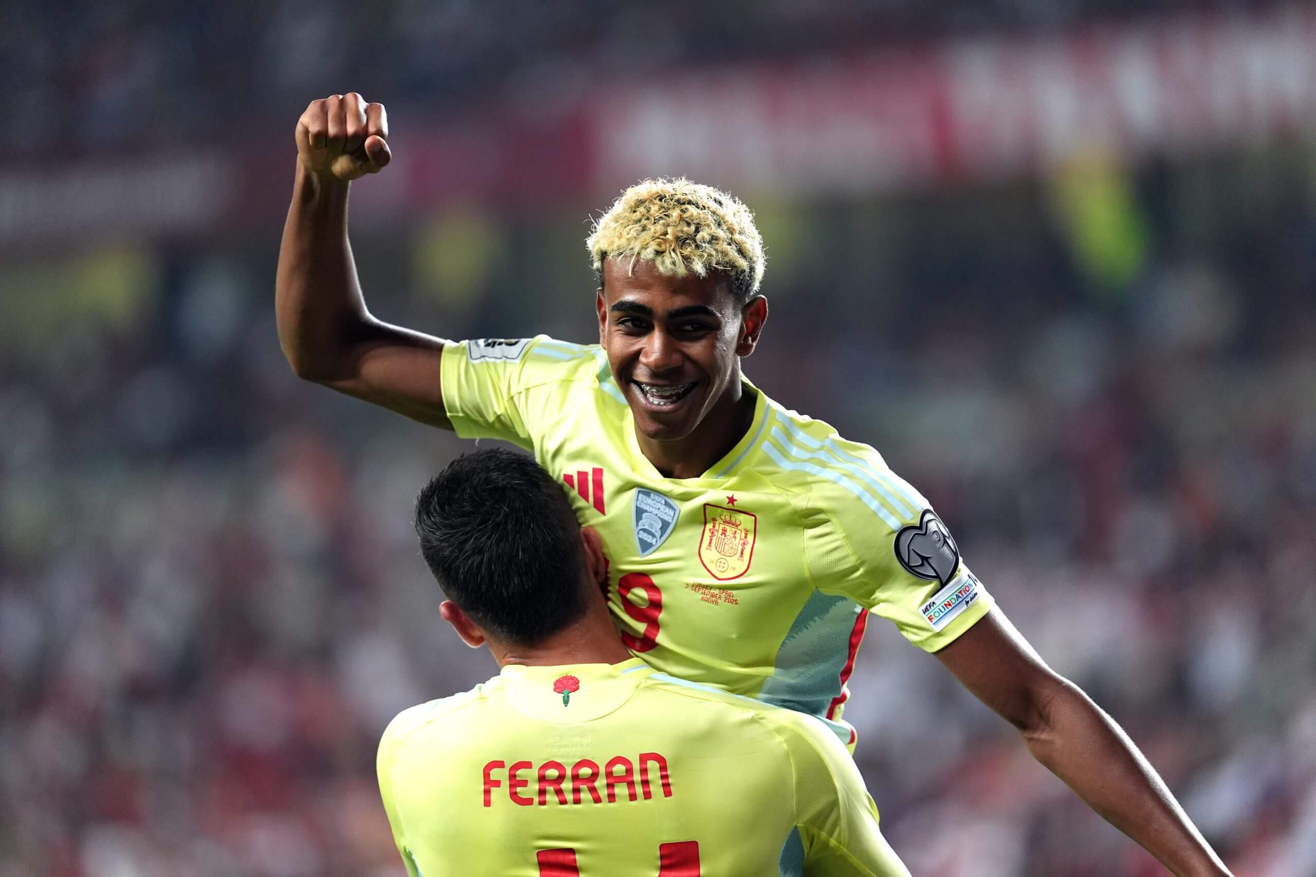 亚马尔是一, 看英超, 并质疑道 亚马尔是一, 看英超, 并质疑道